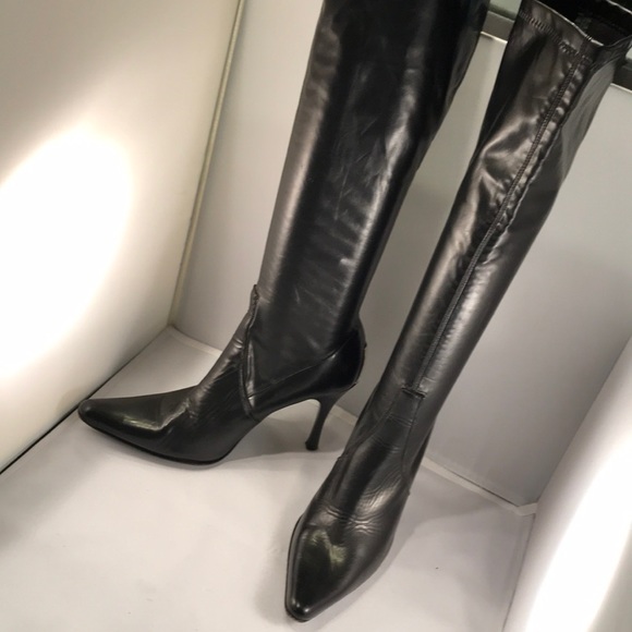 Donald J. Pliner Shoes - Donald J. Pliner 6 black pointed toe stretch boots